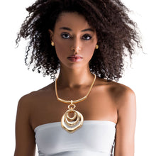 Load image into Gallery viewer, Gold Snake Chain Round Pendant Set
