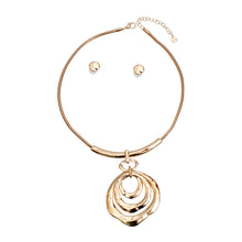 Load image into Gallery viewer, Gold Snake Chain Round Pendant Set
