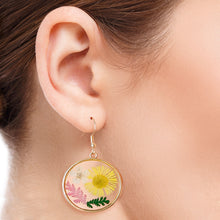 Load image into Gallery viewer, Round Gold Dried Flower Earrings
