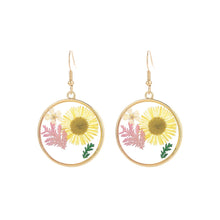 Load image into Gallery viewer, Round Gold Dried Flower Earrings
