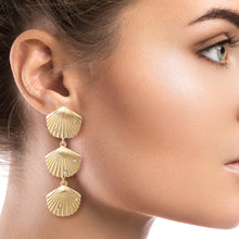 Load image into Gallery viewer, Rhinestone Shell Drop Earrings

