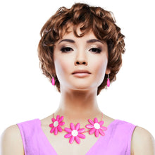 Load image into Gallery viewer, Fuchsia Triple Flower Wire Collar
