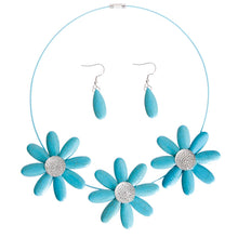 Load image into Gallery viewer, Turquoise Triple Flower Wire Collar
